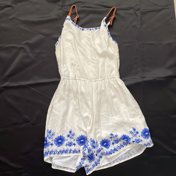 White romper - Picture 2 of 2